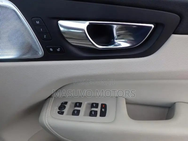 Volvo XC60 T5 Inscription AWD 2019 Gold