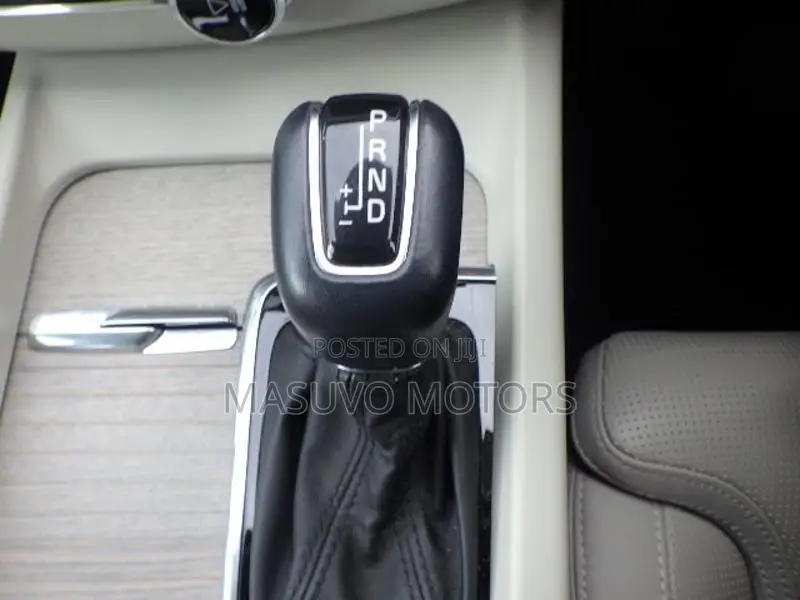 Volvo XC60 T5 Inscription AWD 2019 Gold