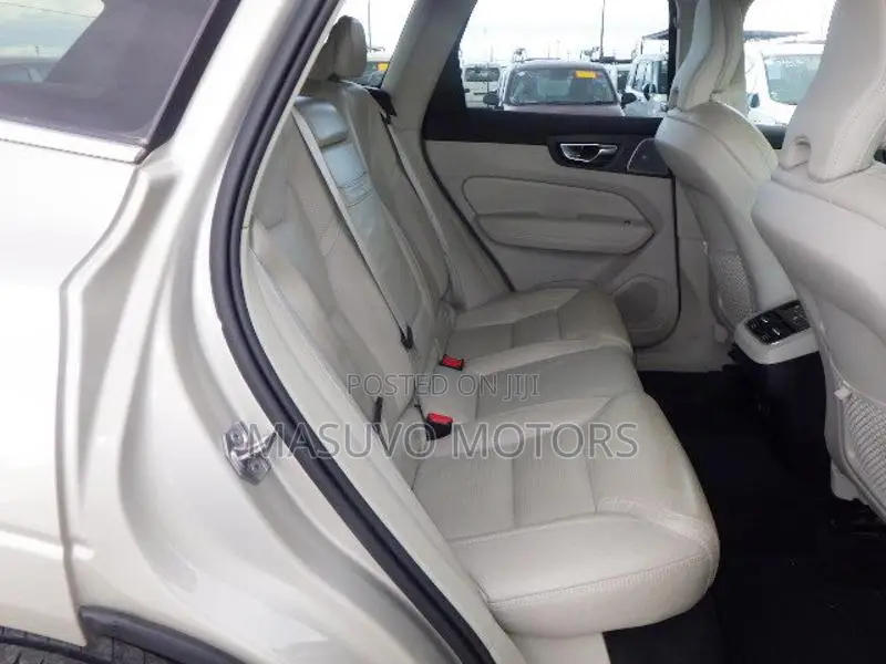 Volvo XC60 T5 Inscription AWD 2019 Gold