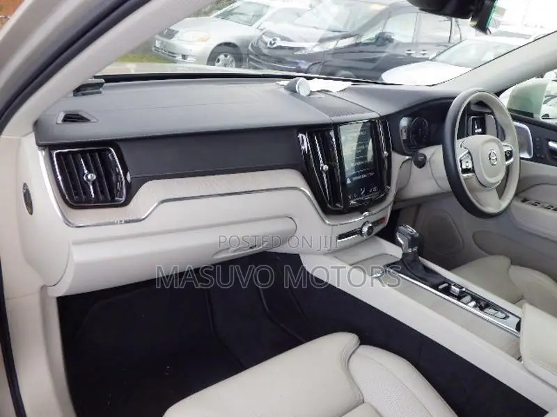 Volvo XC60 T5 Inscription AWD 2019 Gold