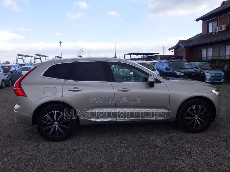 Volvo XC60 T5 Inscription AWD 2019 Gold