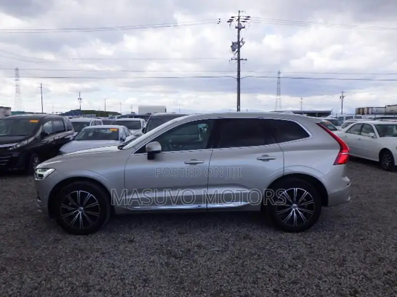 Volvo XC60 T5 Inscription AWD 2019 Gold