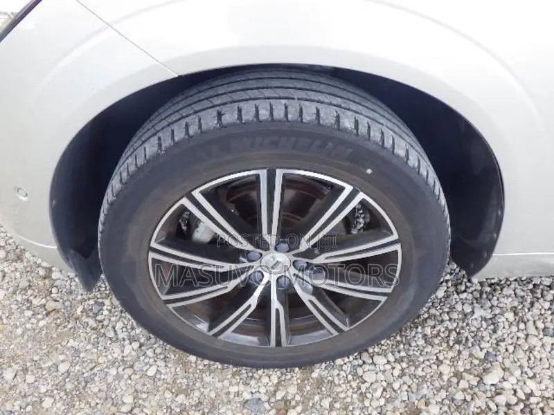 Volvo XC60 T5 Inscription AWD 2019 Gold