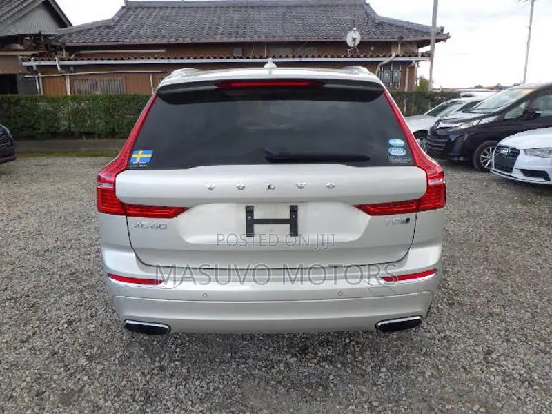 Volvo XC60 T5 Inscription AWD 2019 Gold
