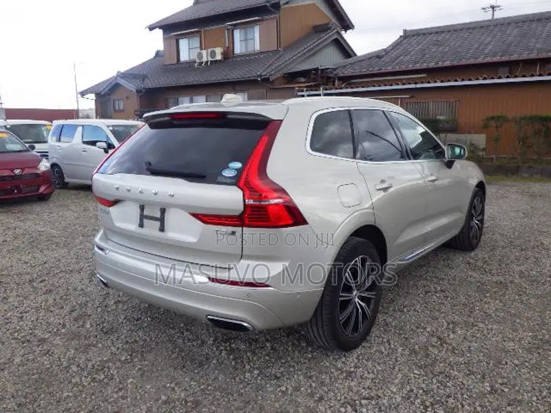 Volvo XC60 T5 Inscription AWD 2019 Gold