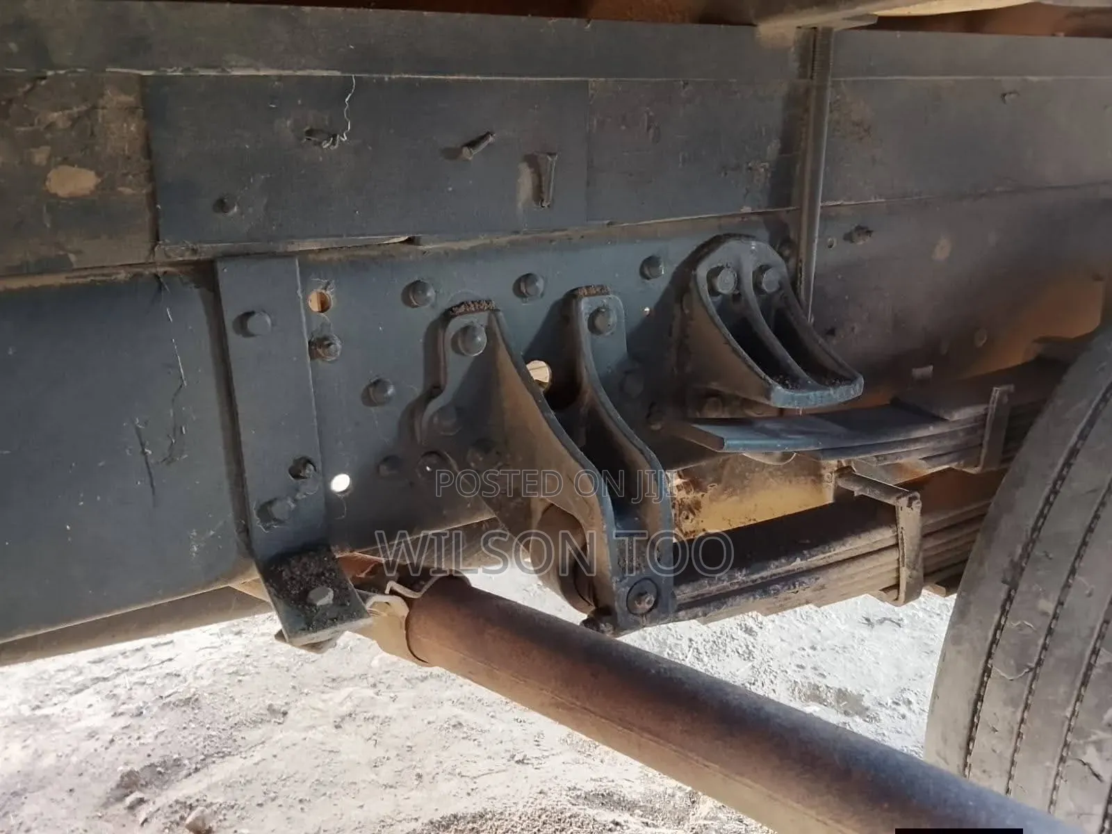 Mitsubishi 10 Wheeler Kichwa Ng'ombe