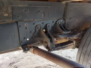 Mitsubishi 10 Wheeler Kichwa Ng'ombe