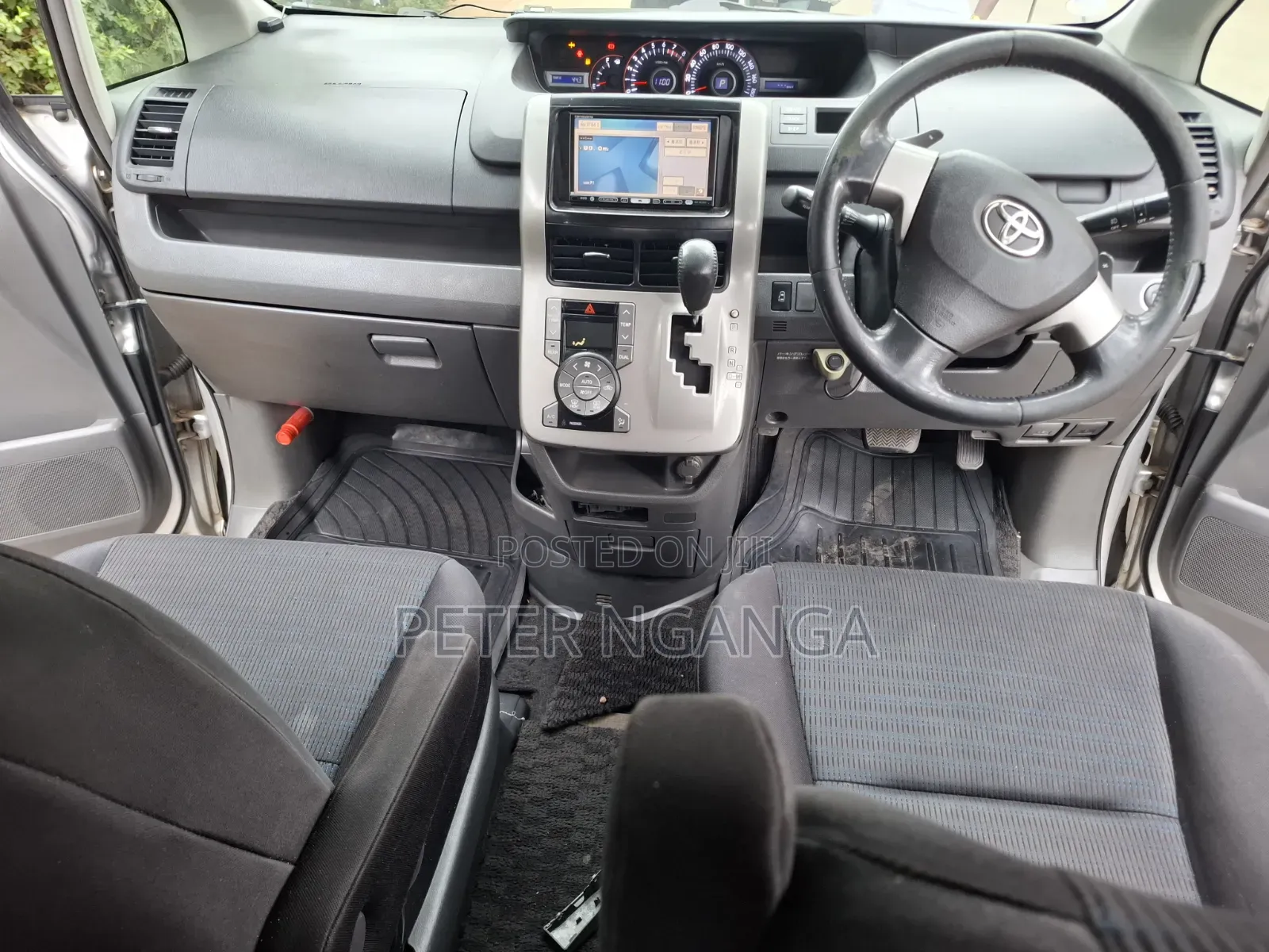 Toyota Voxy 2009 Gray
