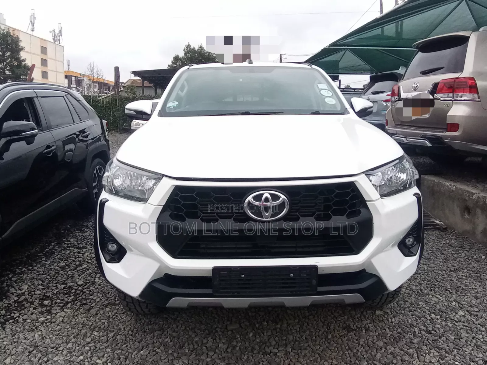 Toyota Hilux 2025 White