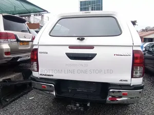 Toyota Hilux 2025 White