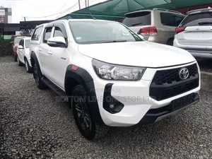 Toyota Hilux 2025 White