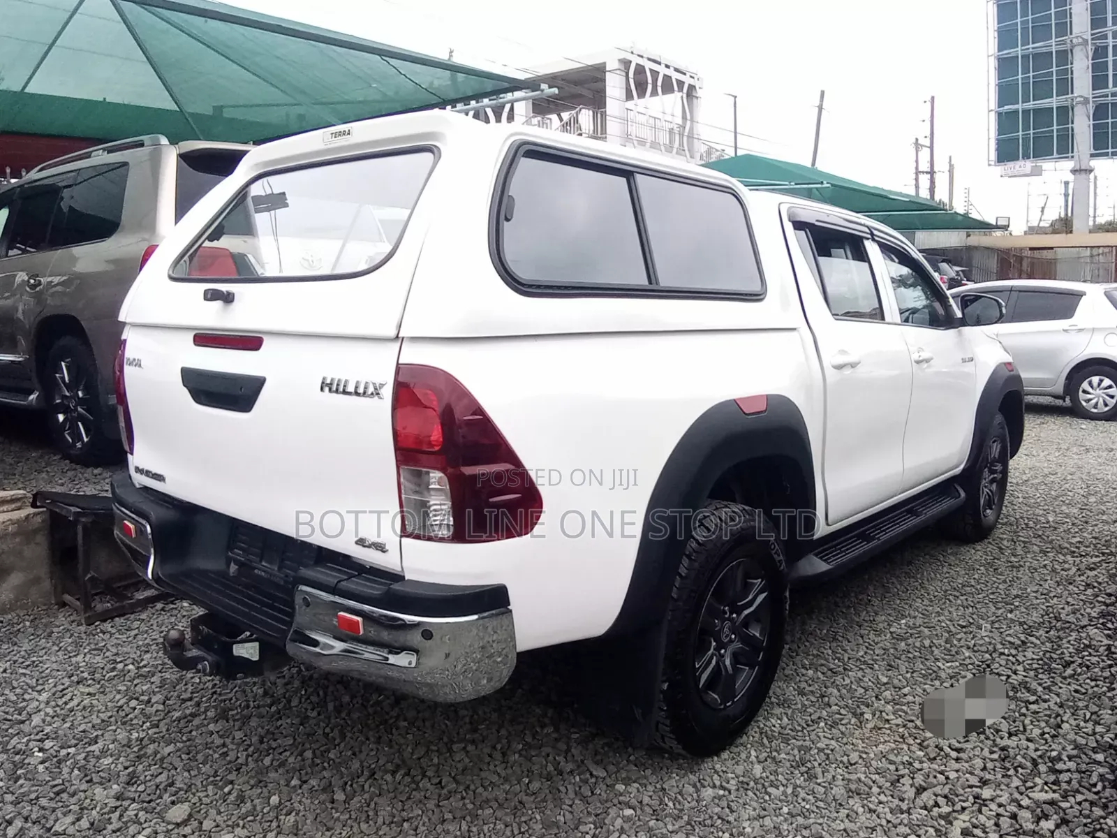 Toyota Hilux 2025 White