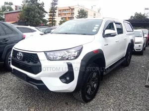 Toyota Hilux 2025 White