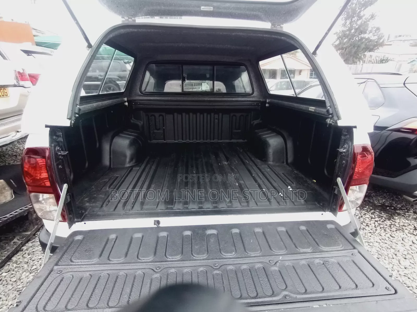 Toyota Hilux 2025 White