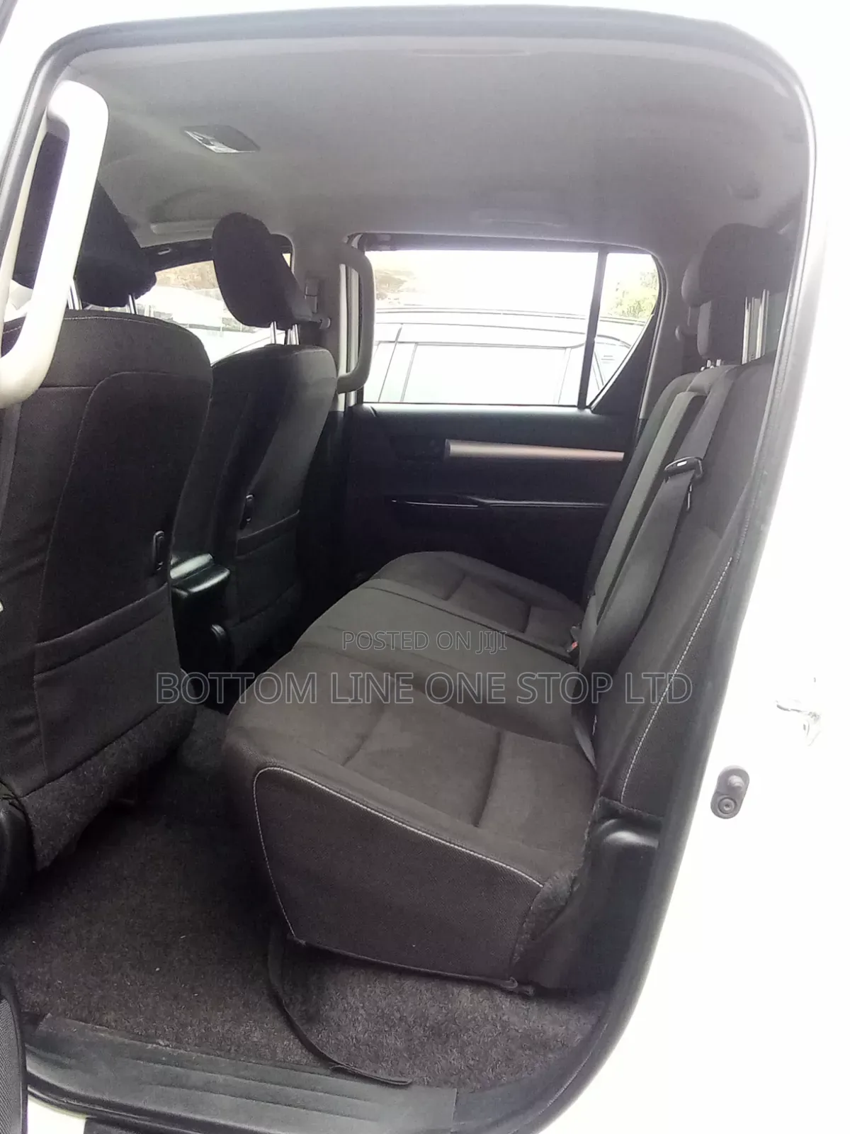 Toyota Hilux 2025 White
