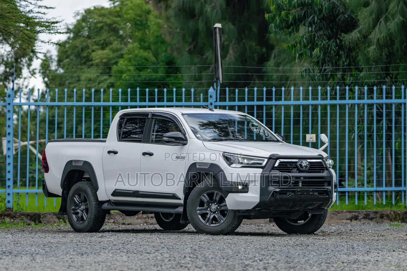 Toyota Hilux 2023 Pearl