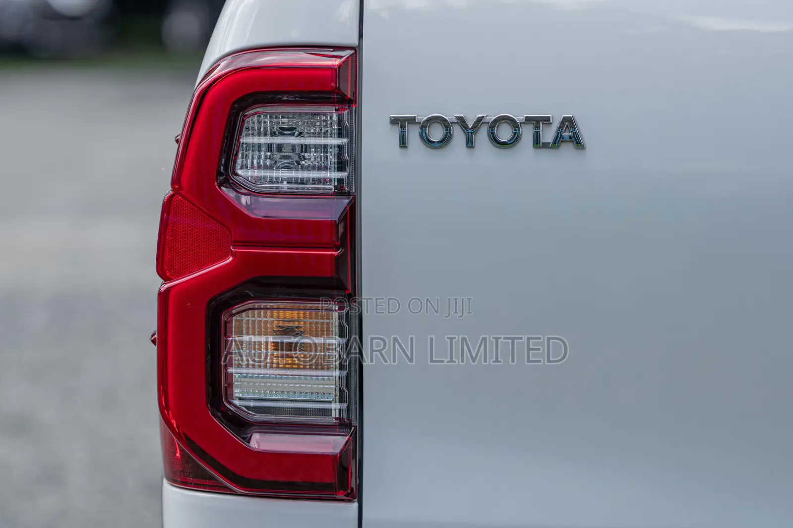 Toyota Hilux 2023 Pearl
