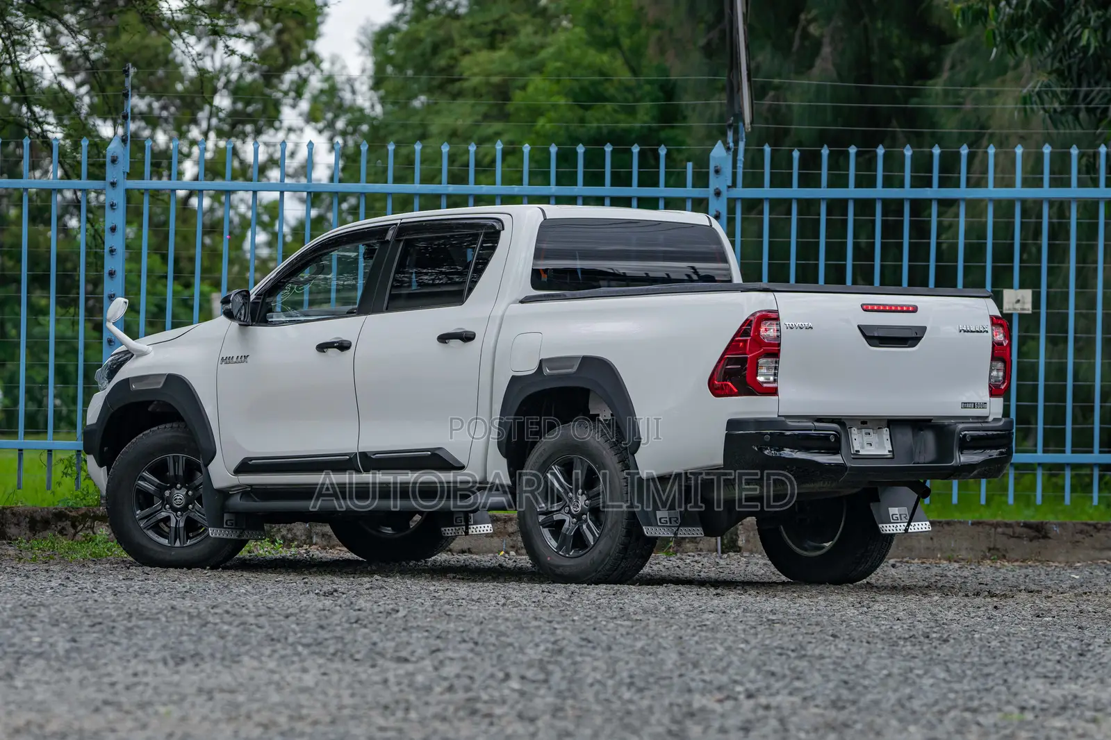 Toyota Hilux 2023 Pearl