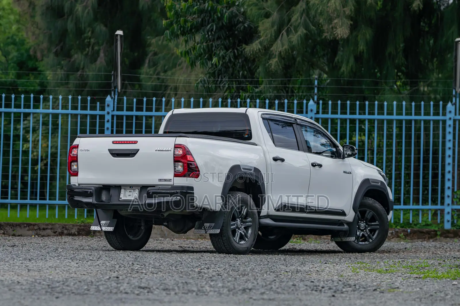 Toyota Hilux 2023 Pearl