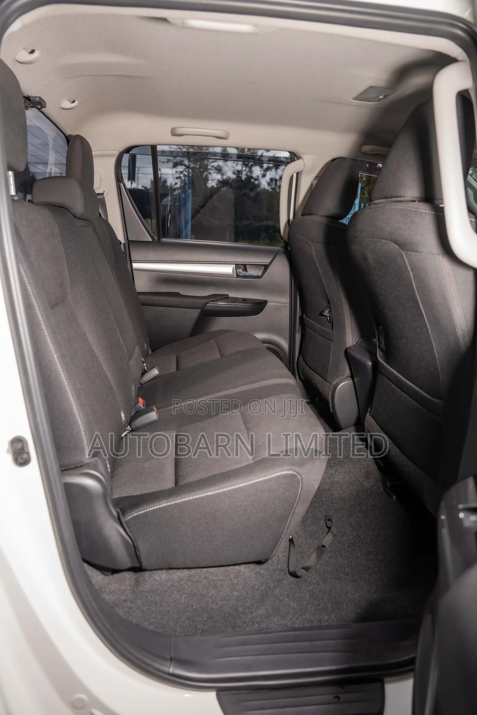Toyota Hilux 2023 Pearl