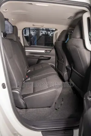 Toyota Hilux 2023 Pearl