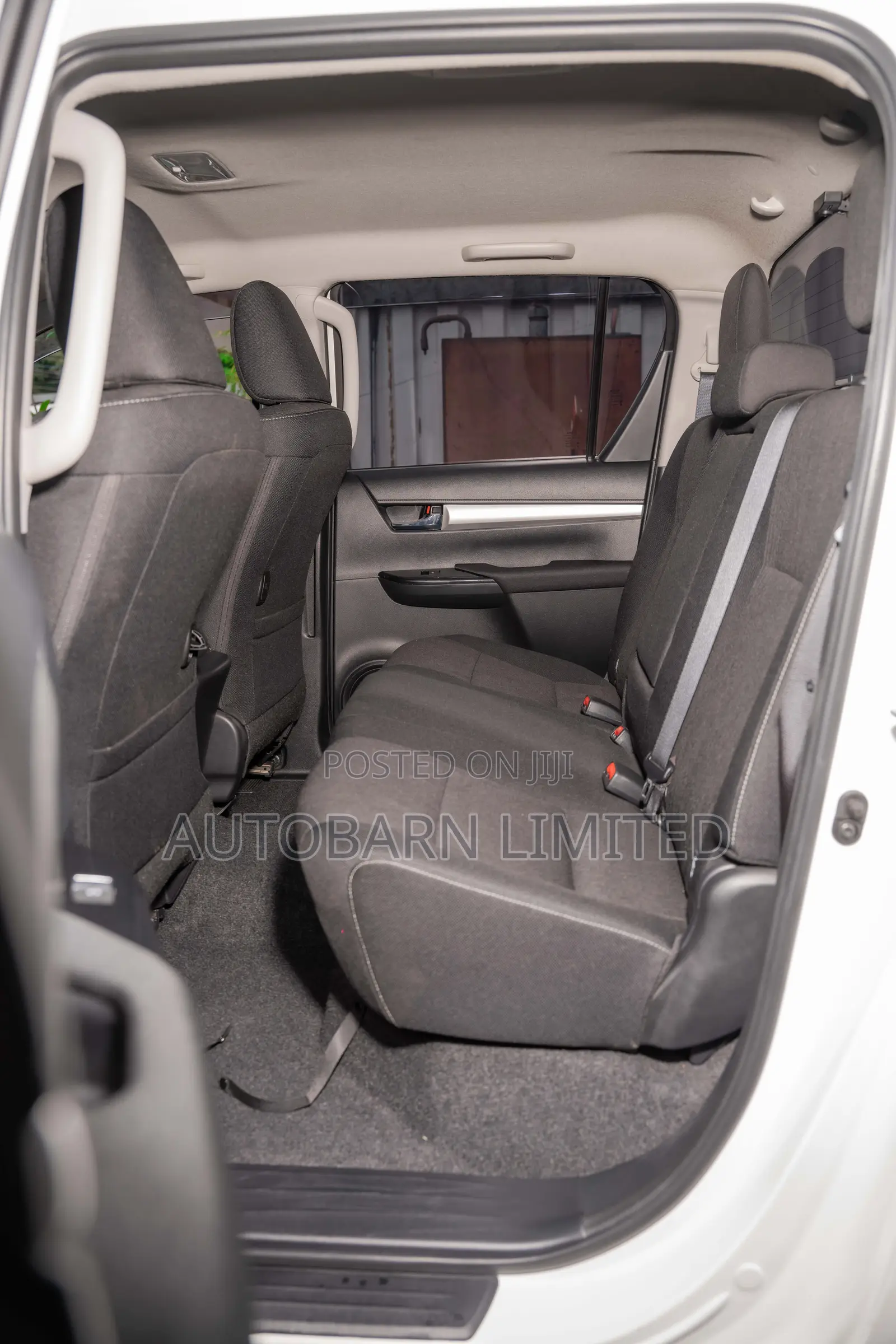 Toyota Hilux 2023 Pearl