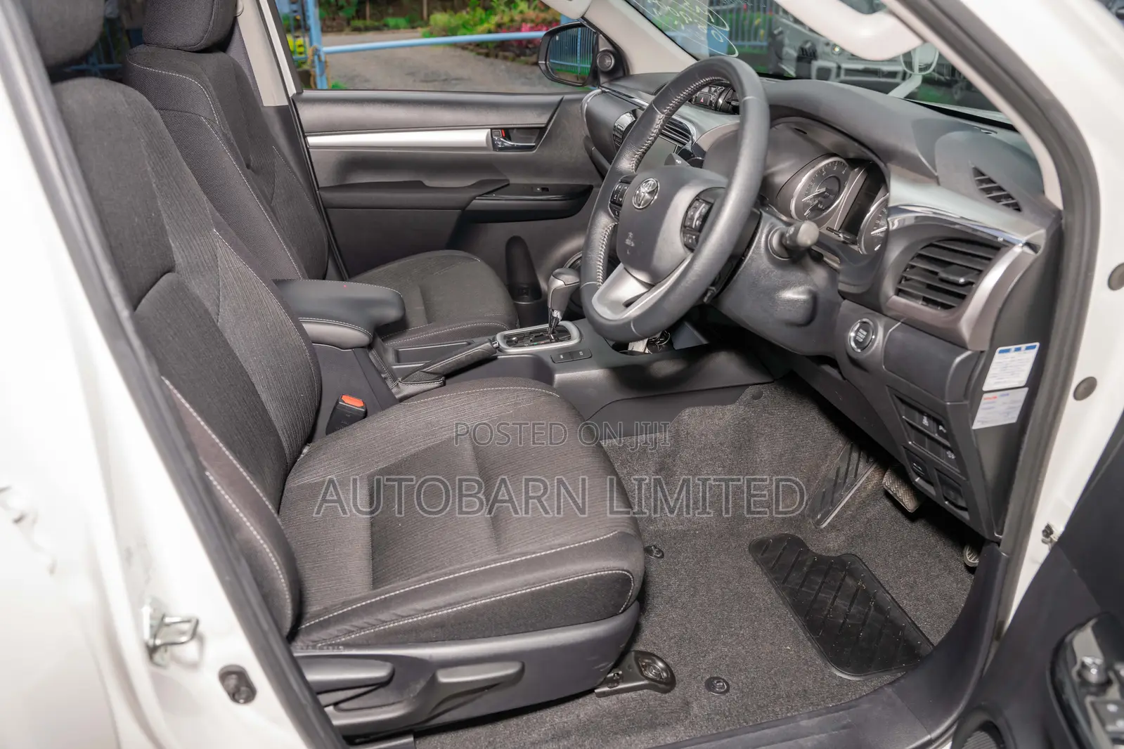 Toyota Hilux 2023 Pearl