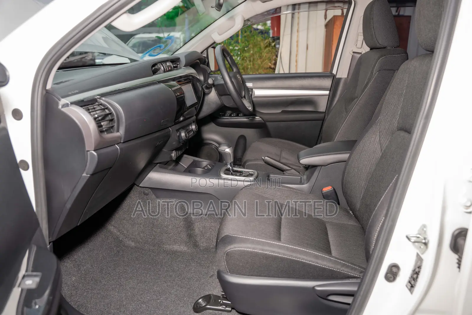 Toyota Hilux 2023 Pearl