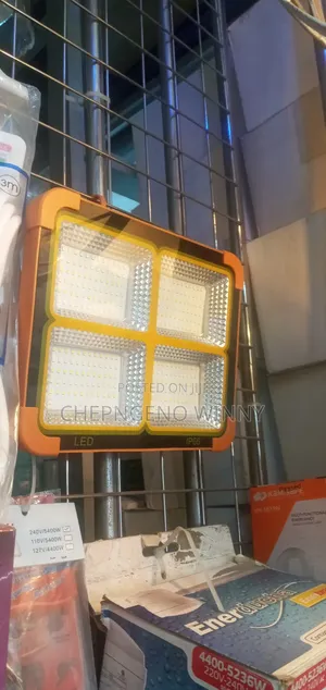 Rechargeable Floodlight With Solar Inbuilt