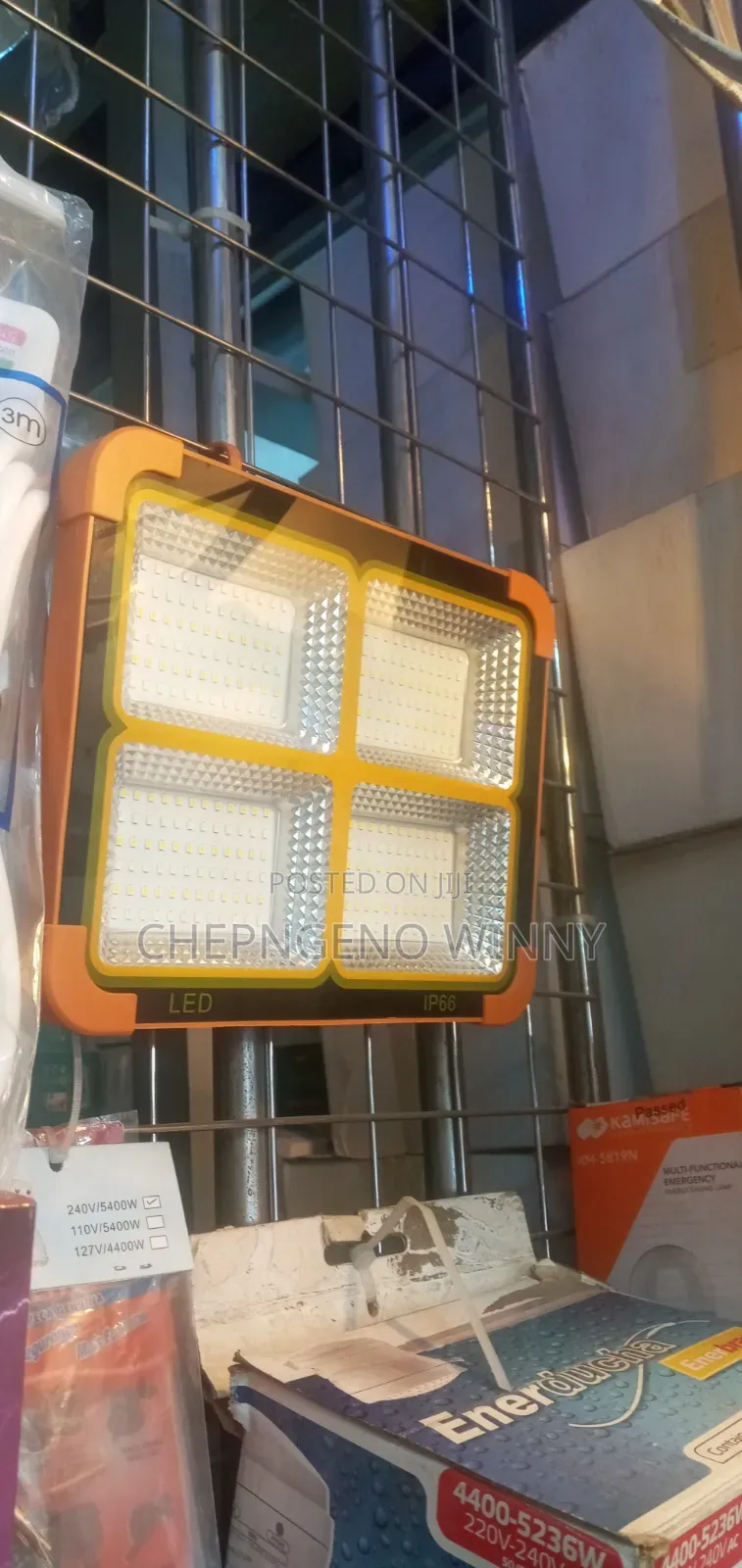 Rechargeable Floodlight With Solar Inbuilt