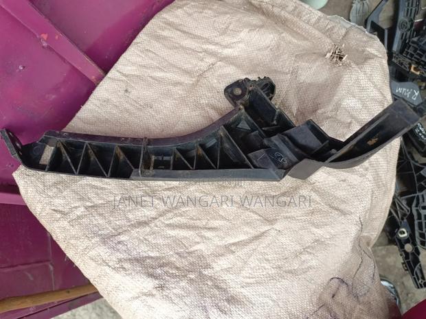 Headlight Bracket Honda CR-V RE4 - thumbnail 2