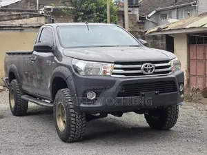 Toyota Hilux 2019 Gray