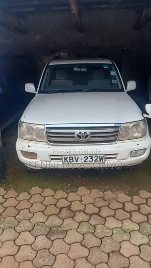 Toyota Land Cruiser 2000 White