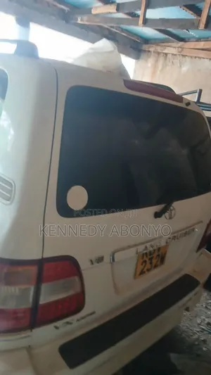 Toyota Land Cruiser 2000 White