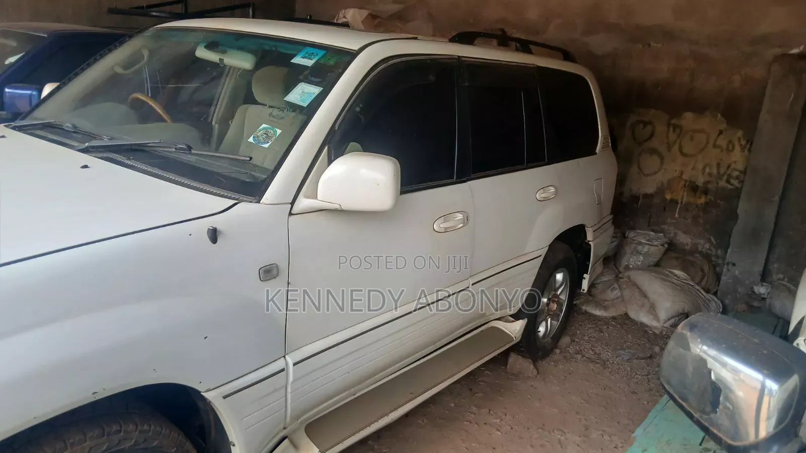 Toyota Land Cruiser 2000 White