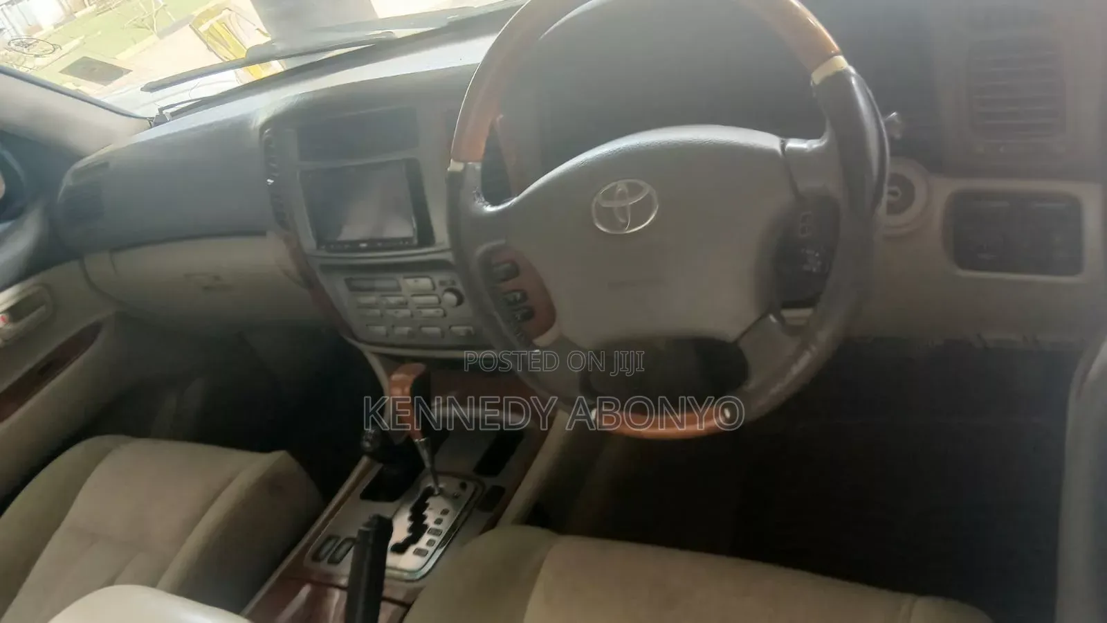 Toyota Land Cruiser 2000 White