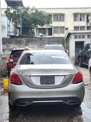 Mercedes-Benz C200 2020 Beige
