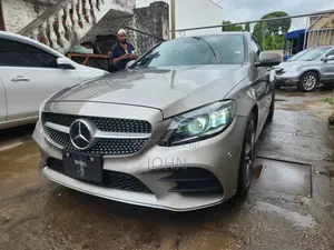 Mercedes-Benz C200 2020 Beige