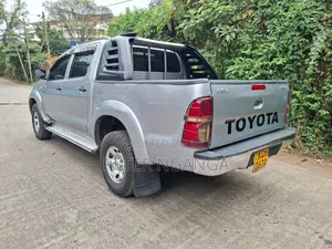 Toyota Hilux 2015 Gray