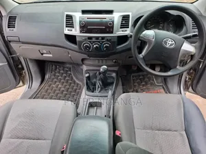 Toyota Hilux 2015 Gray