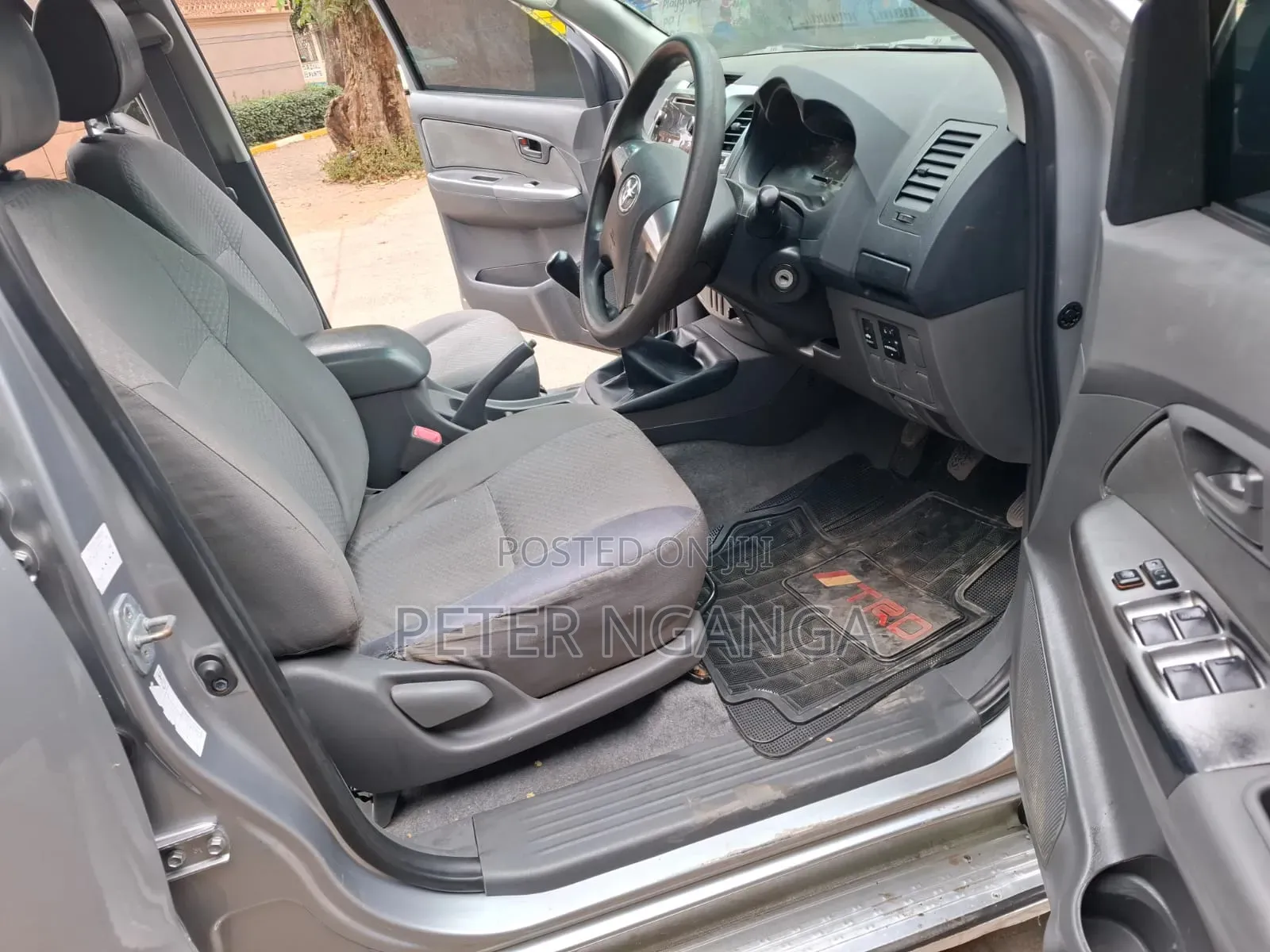 Toyota Hilux 2015 Gray