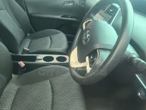 Toyota Prius 4dr Hatchback (1.8L 4cyl gas/electric hybrid CVT) 2016