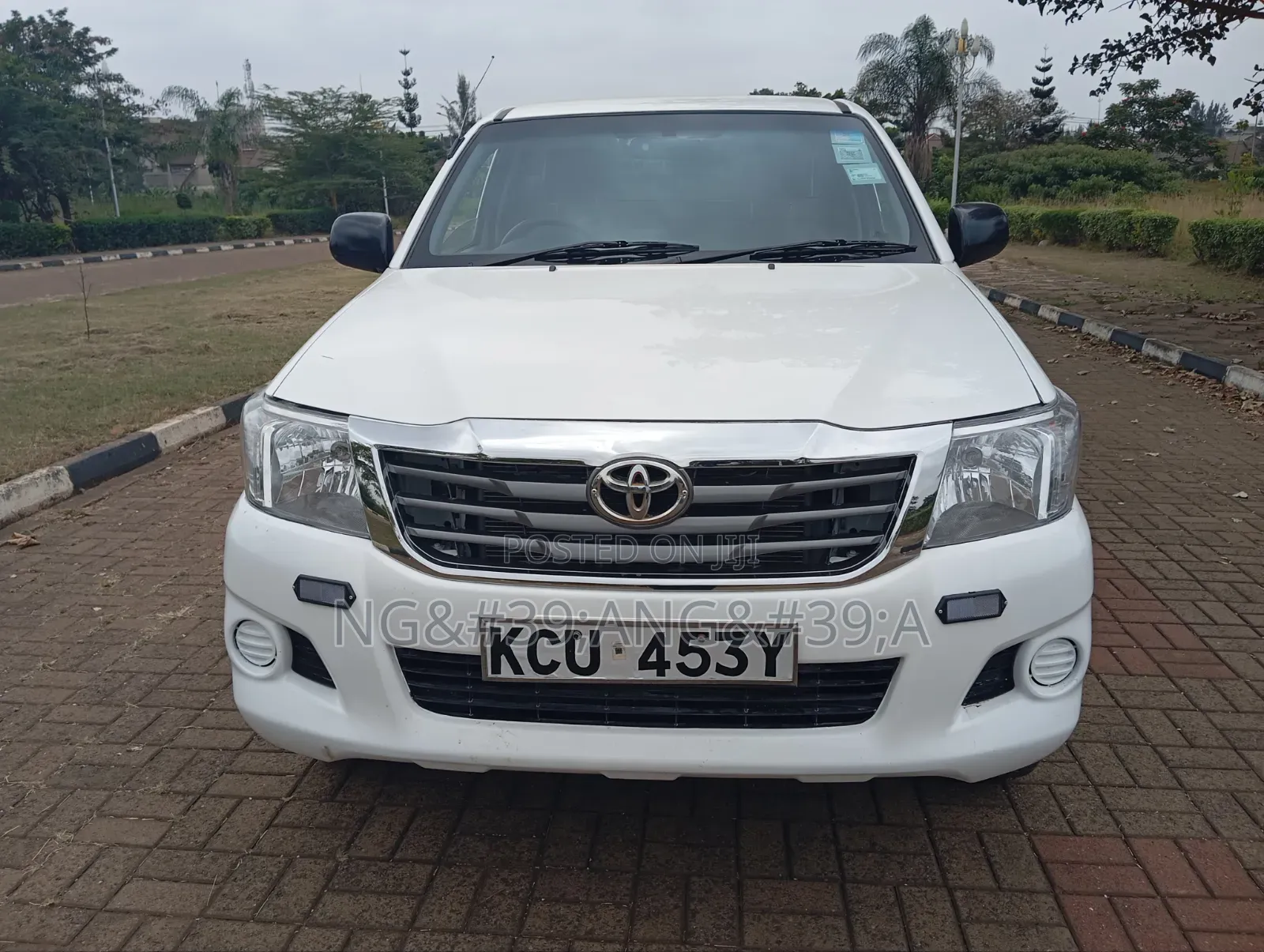 Toyota Hilux 2012 White