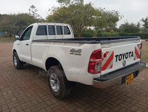Toyota Hilux 2012 White