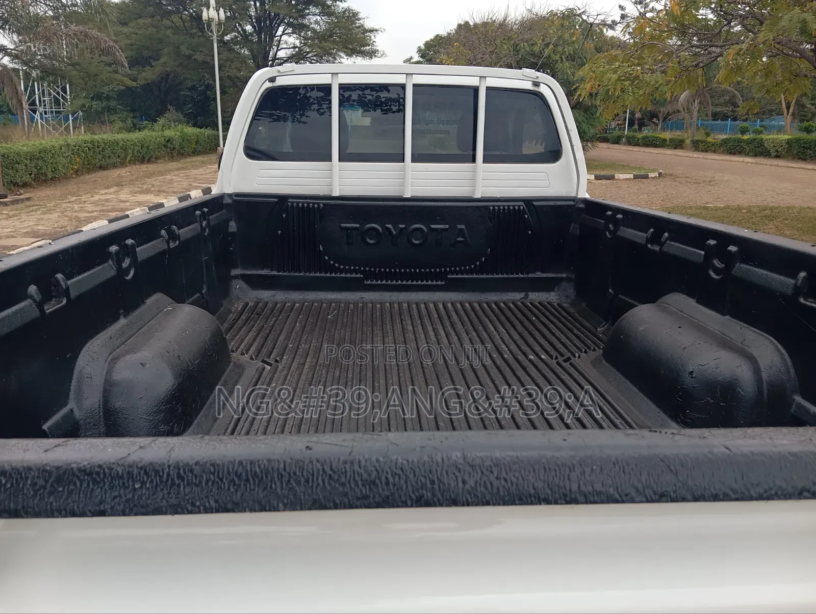 Toyota Hilux 2012 White