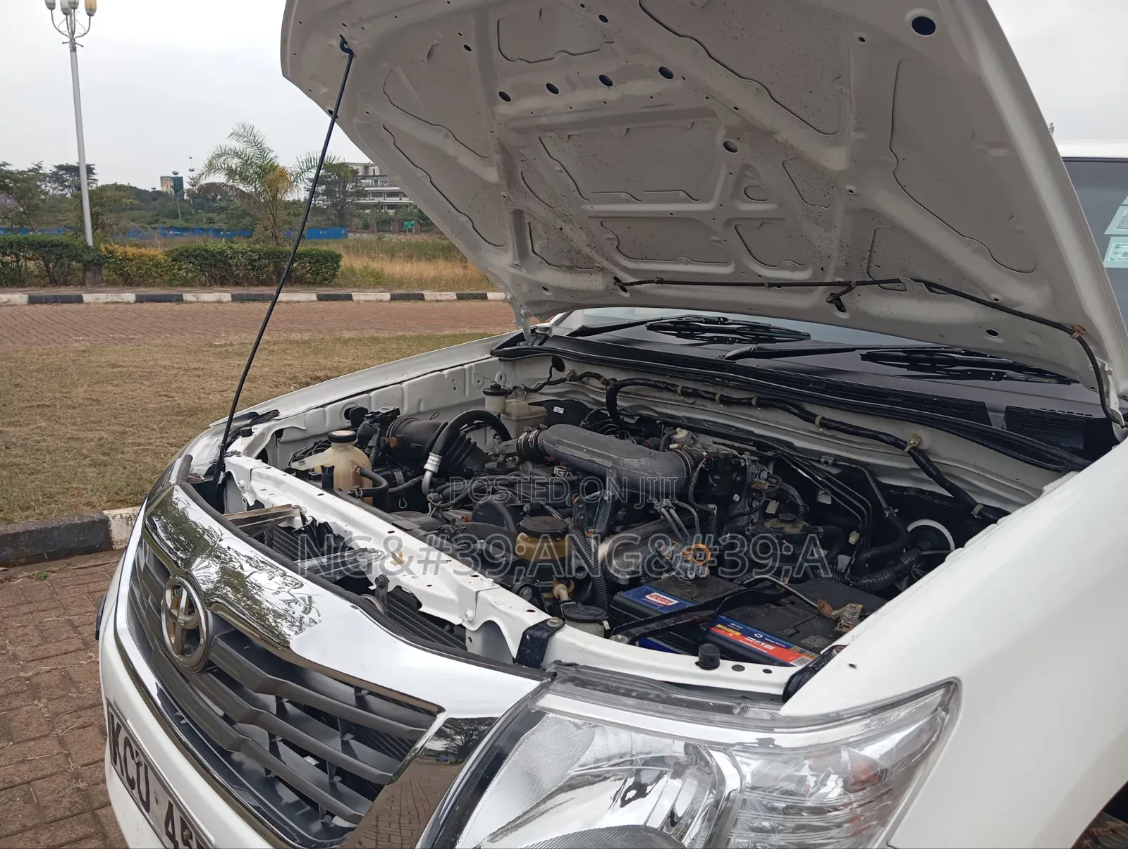 Toyota Hilux 2012 White
