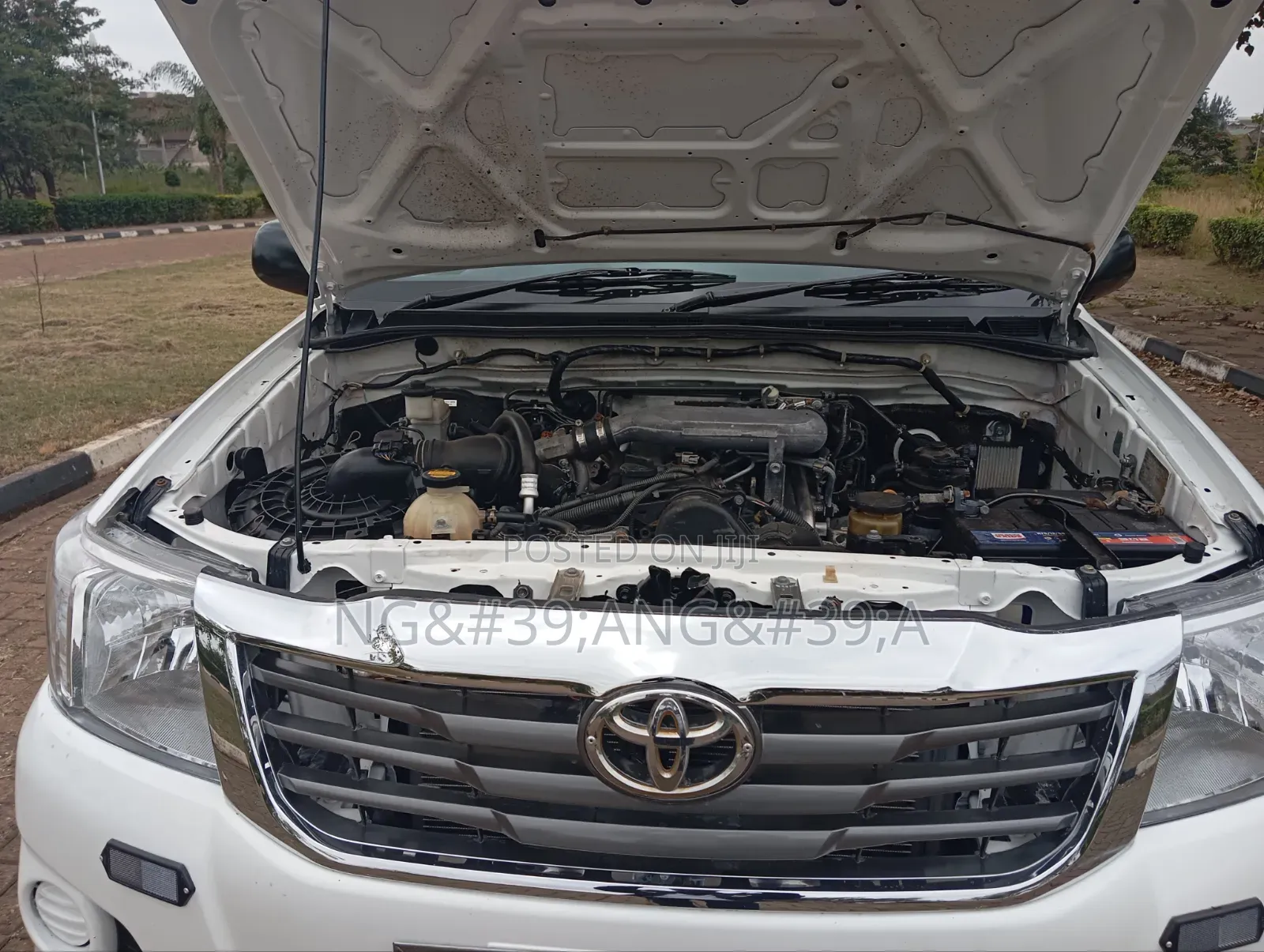 Toyota Hilux 2012 White