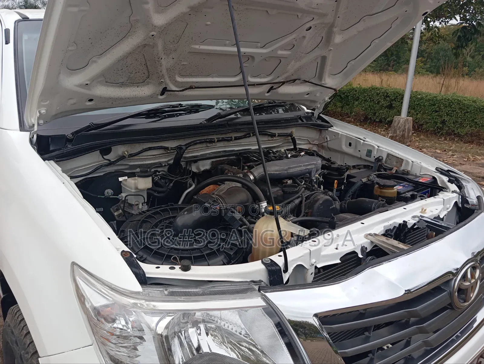 Toyota Hilux 2012 White