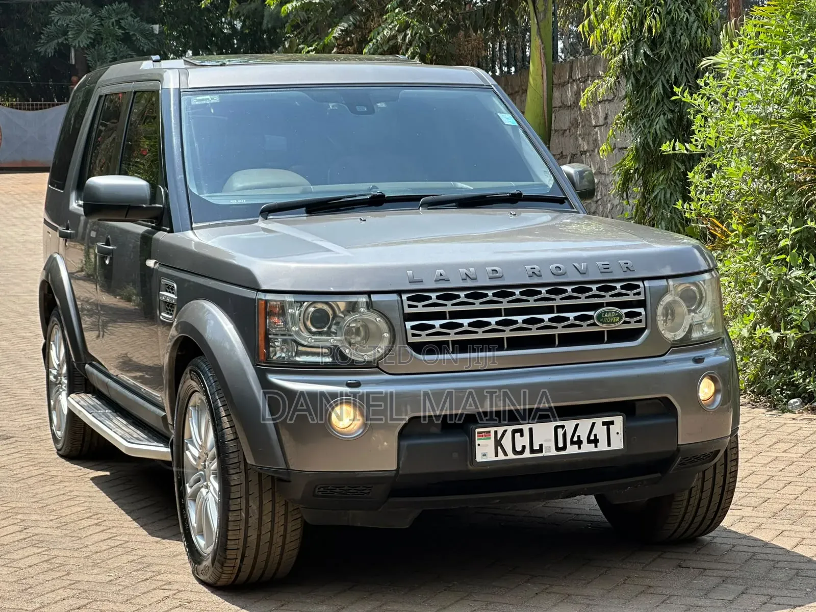 Land Rover Discovery 2010 Gray
