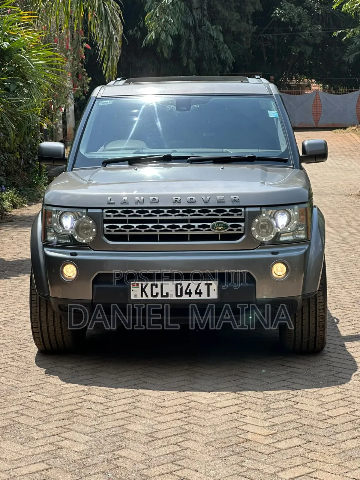Land Rover Discovery 2010 Gray
